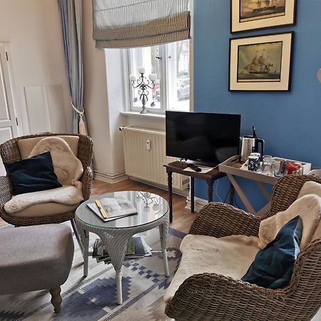 Bed&Breakfast Wagner "Im Alten Pfarrhaus" ノイルピーン エクステリア 写真