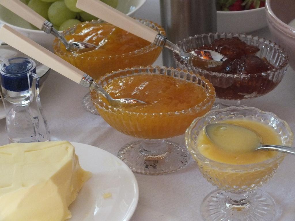 Bed&Breakfast Wagner "Im Alten Pfarrhaus" ノイルピーン エクステリア 写真