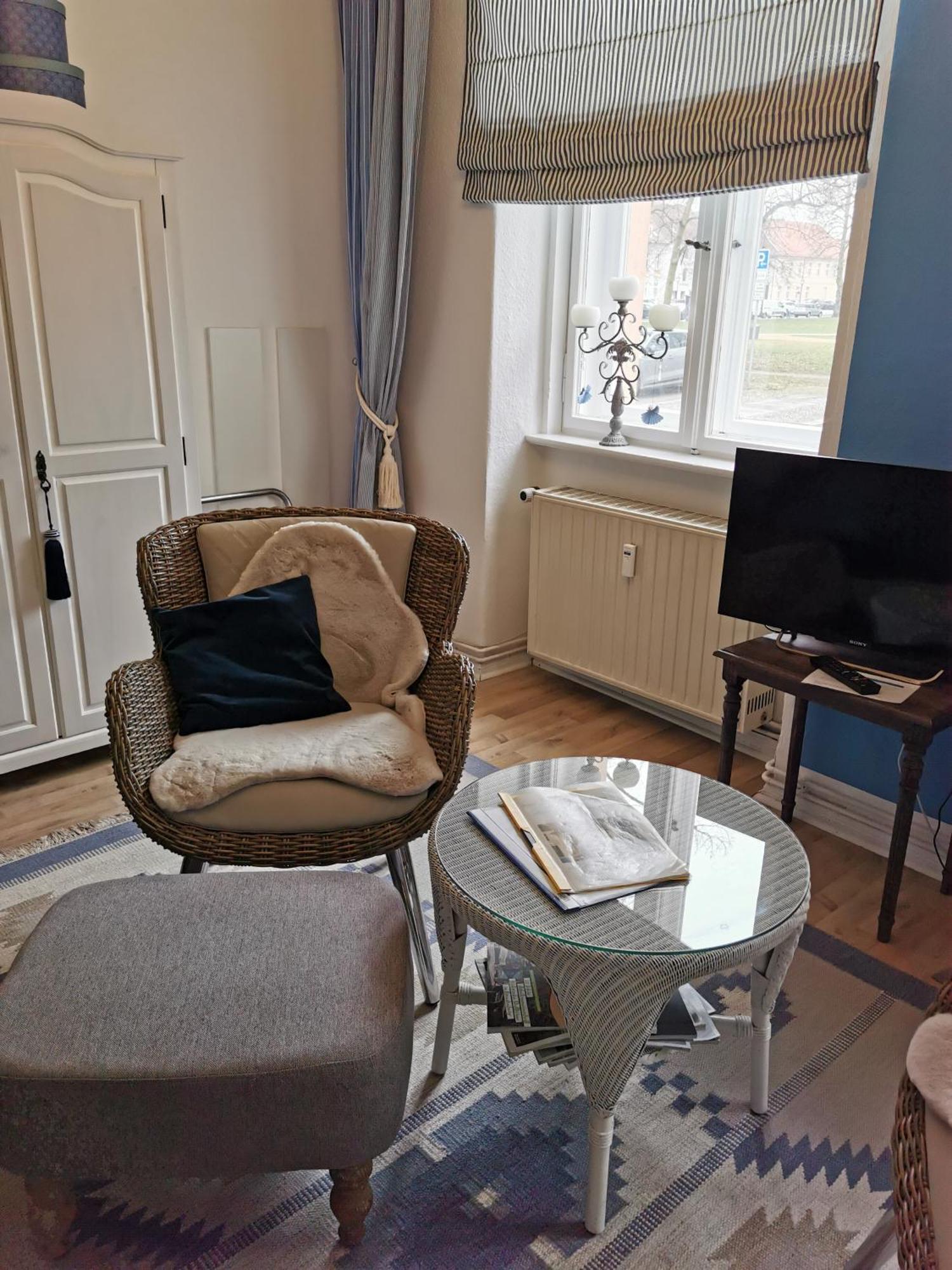Bed&Breakfast Wagner "Im Alten Pfarrhaus" ノイルピーン エクステリア 写真