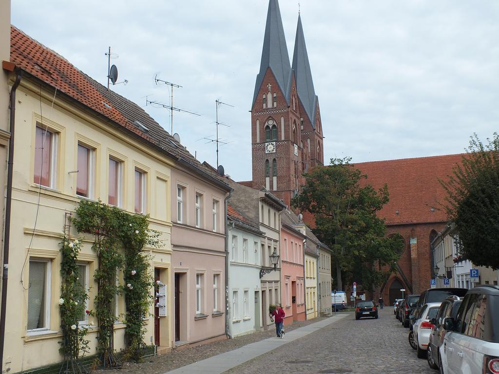 Bed&Breakfast Wagner "Im Alten Pfarrhaus" ノイルピーン エクステリア 写真